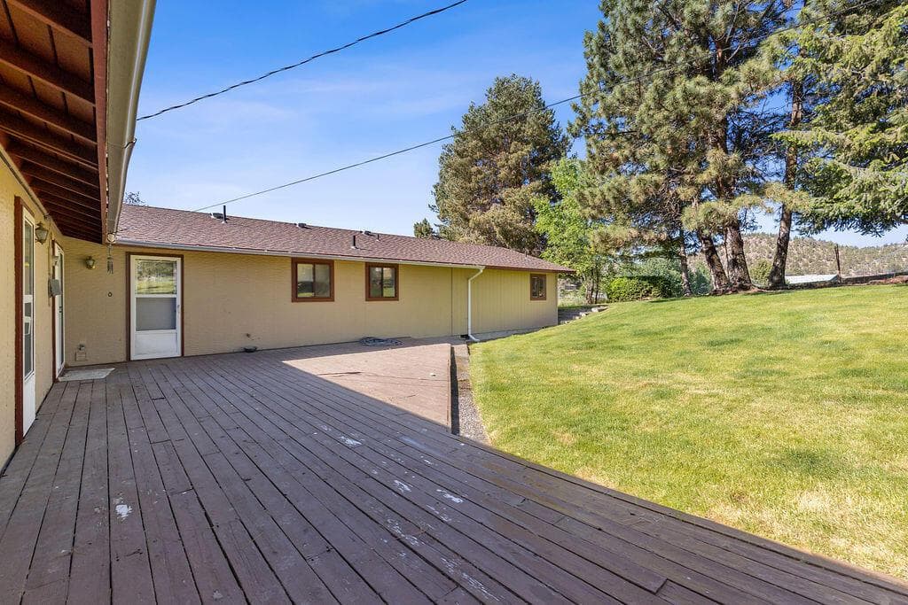 Photo of 2261 NE Sunrise Lane 31 of 42