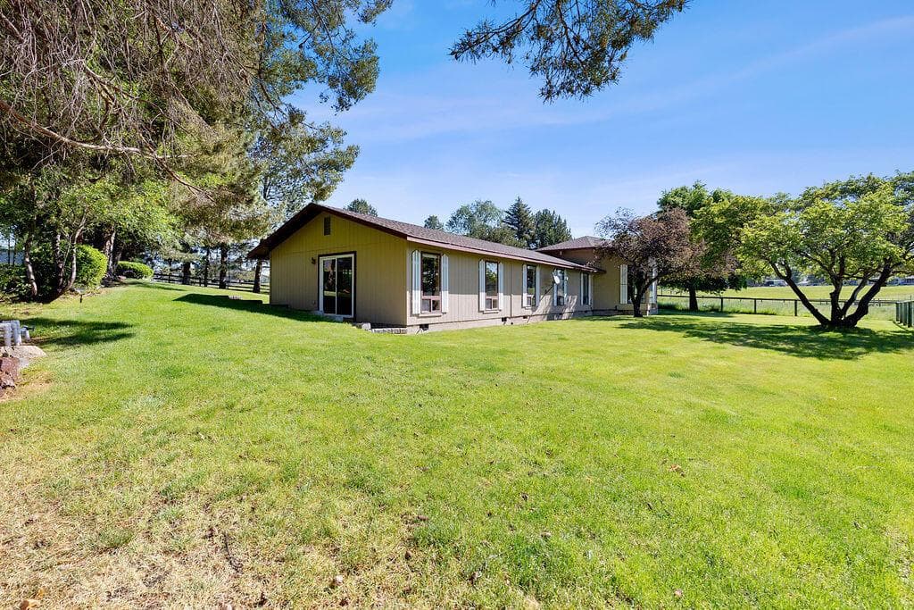 Photo of 2261 NE Sunrise Lane 33 of 42