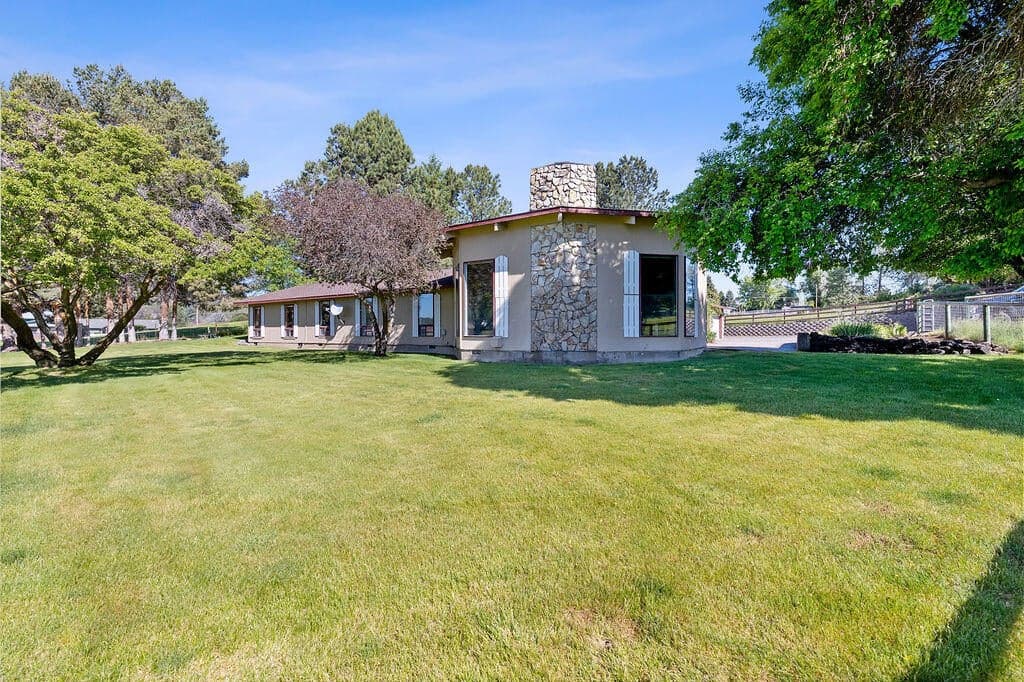 Photo of 2261 NE Sunrise Lane 34 of 42