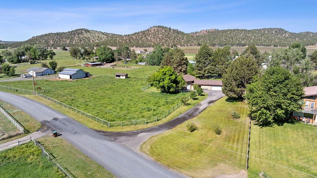Photo of 2261 NE Sunrise Lane 35 of 42