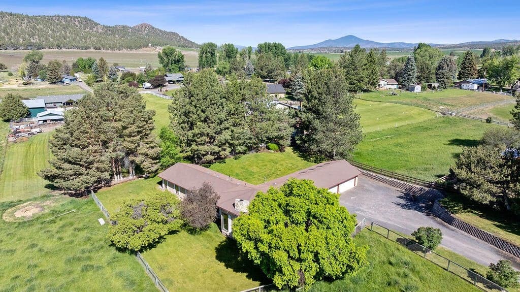 Photo of 2261 NE Sunrise Lane 38 of 42