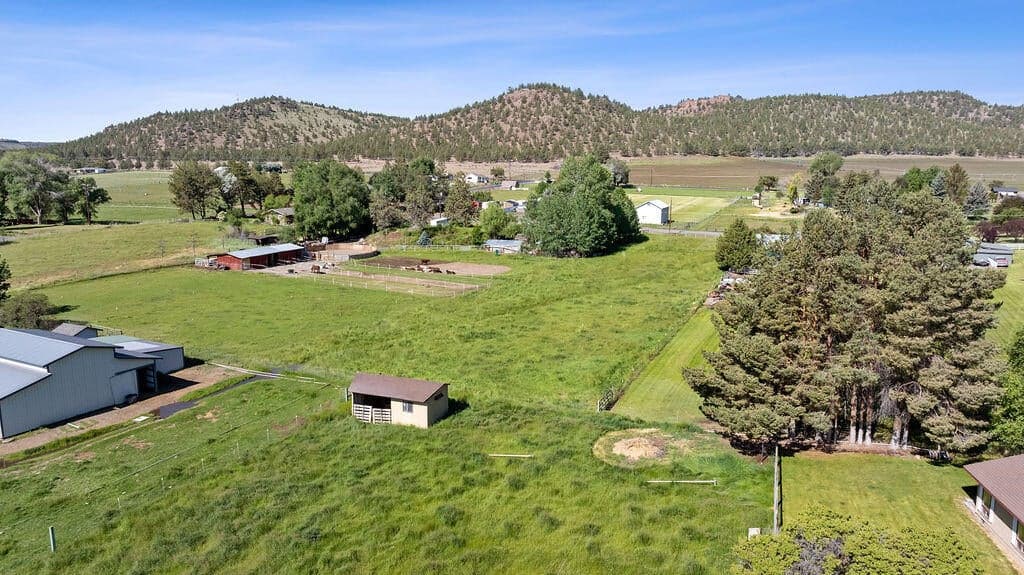 Photo of 2261 NE Sunrise Lane 39 of 42