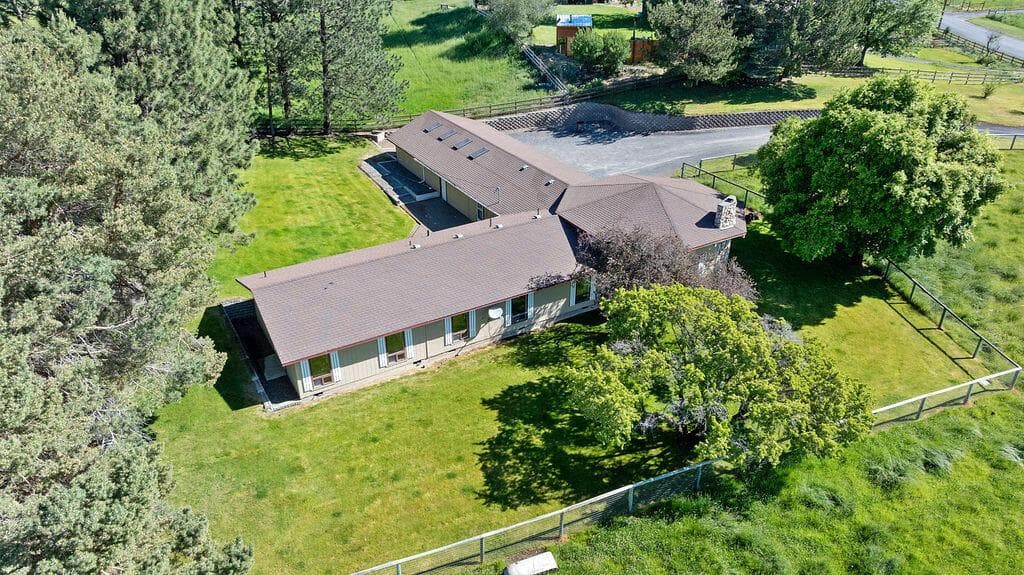 Photo of 2261 NE Sunrise Lane 40 of 42
