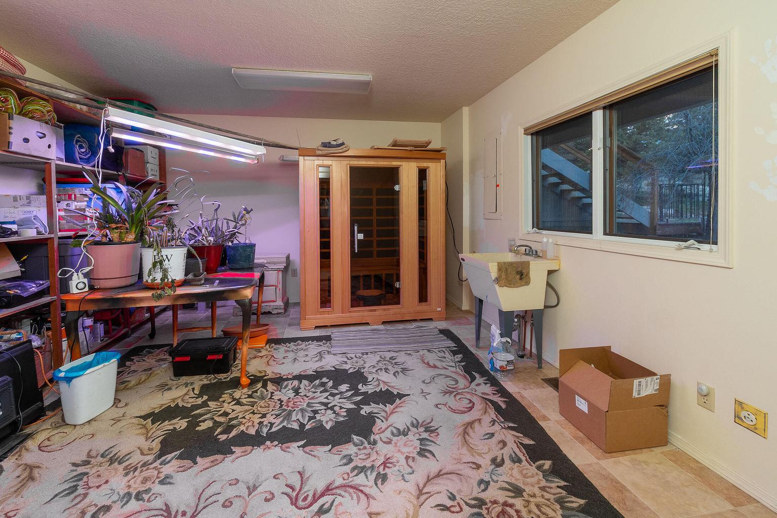 Photo of 950 NE Washington Place 22 of 30