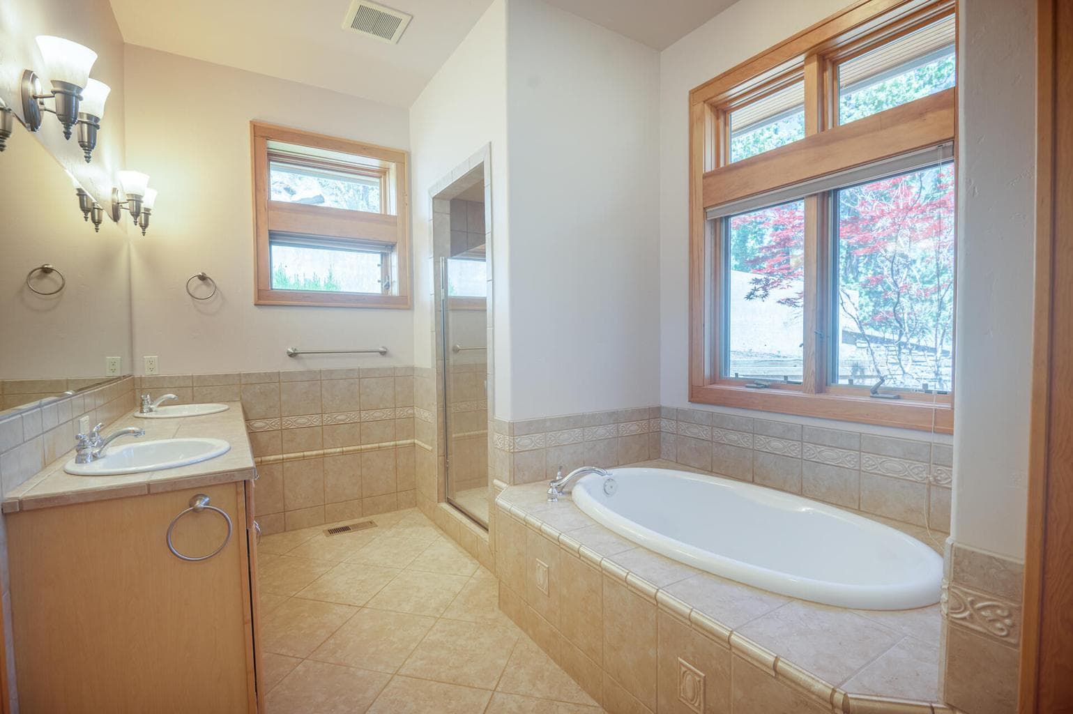 Photo of 3145 NW Colonial Drive 23 of 46