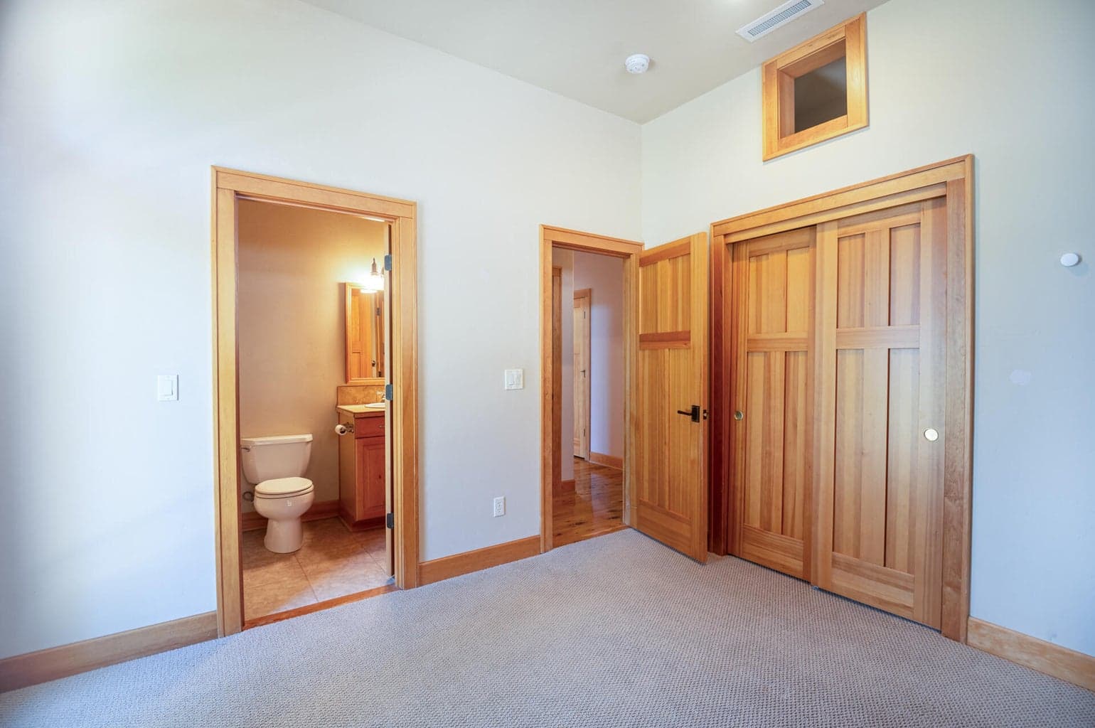 Photo of 3145 NW Colonial Drive 25 of 46