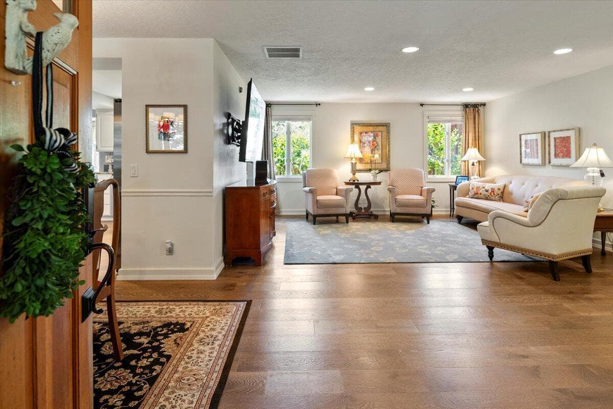 Photo of 325 E Washington Avenue 4 of 50