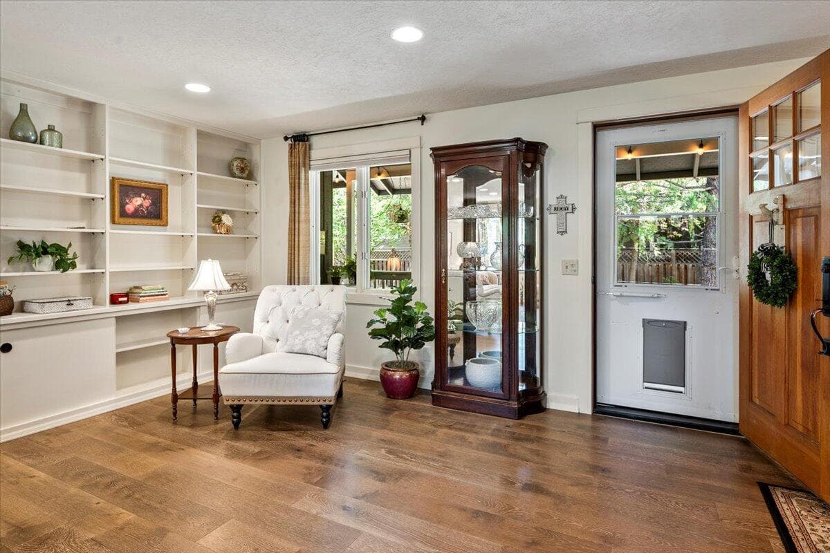 Photo of 325 E Washington Avenue 6 of 50