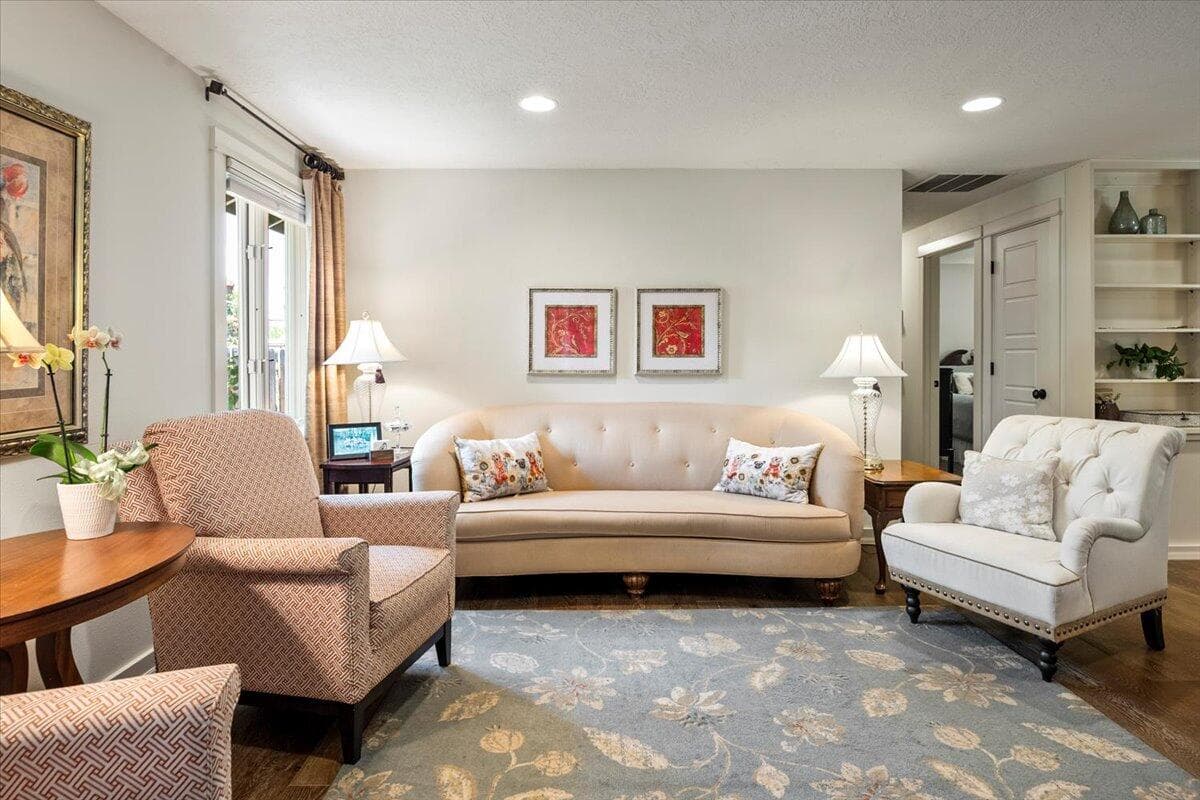 Photo of 325 E Washington Avenue 10 of 50