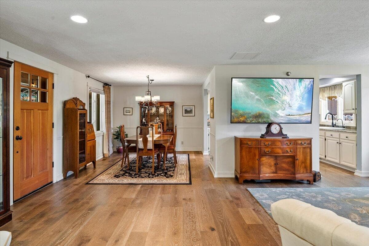 Photo of 325 E Washington Avenue 11 of 50