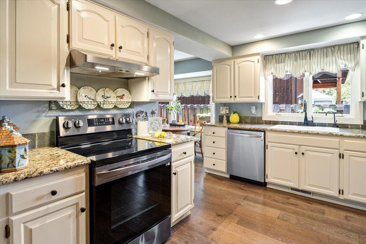 Photo of 325 E Washington Avenue 14 of 50