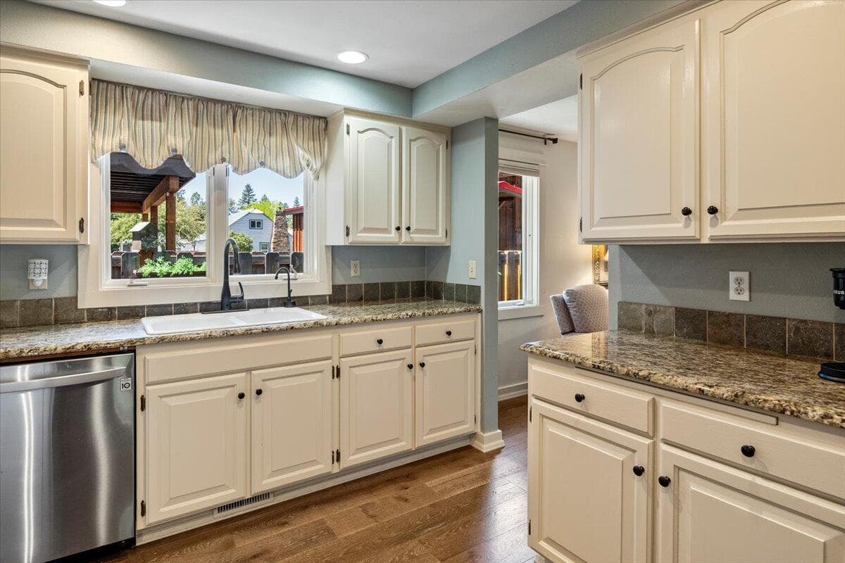 Photo of 325 E Washington Avenue 15 of 50