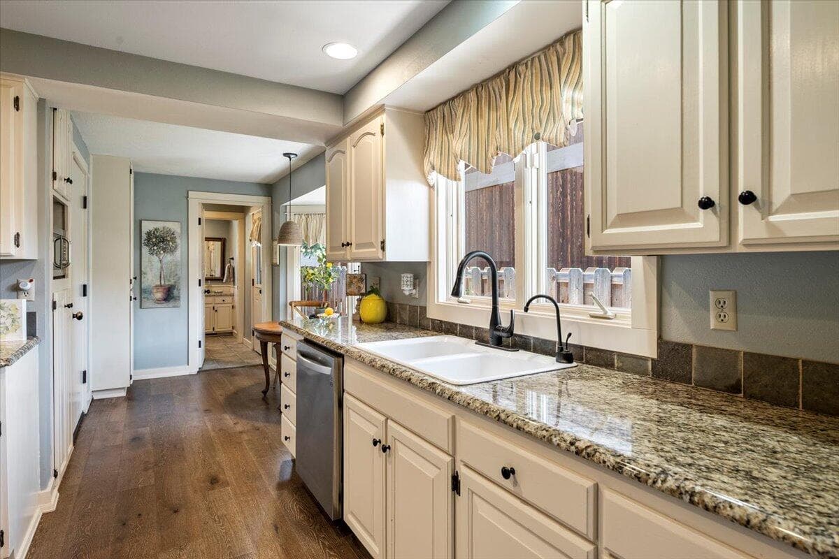 Photo of 325 E Washington Avenue 19 of 50