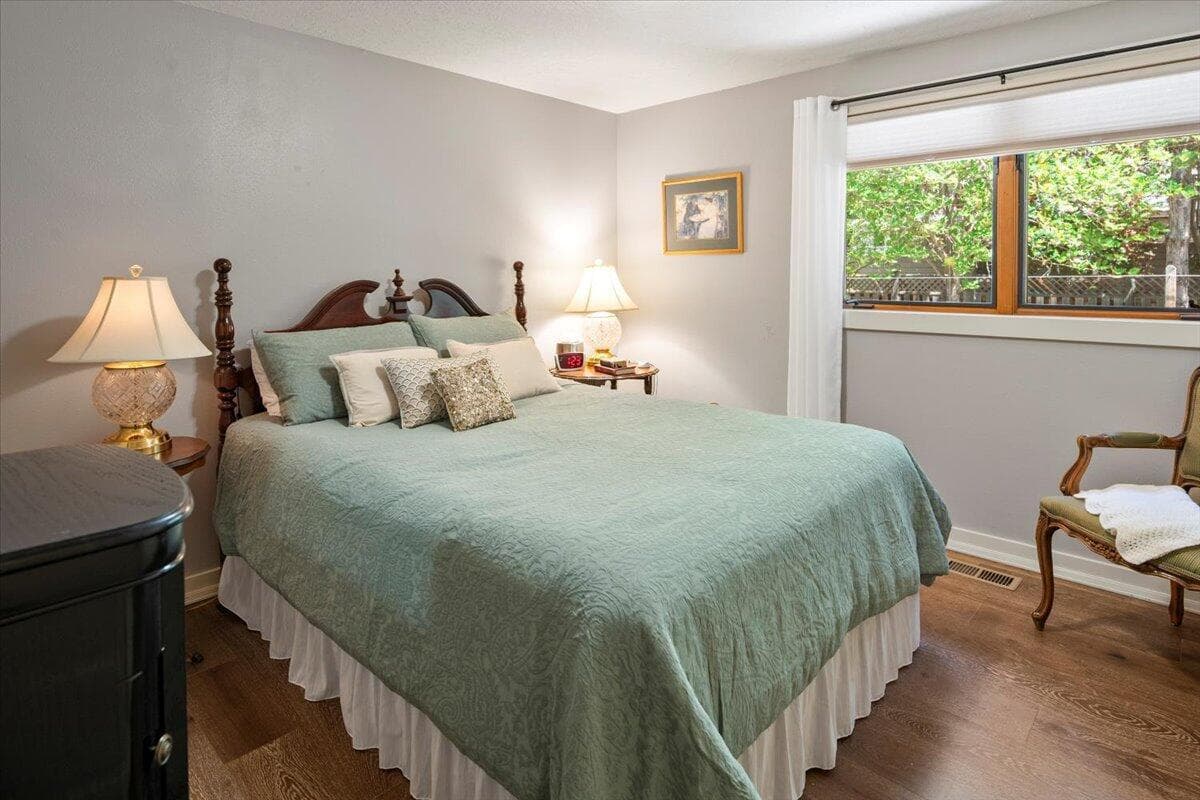Photo of 325 E Washington Avenue 25 of 50