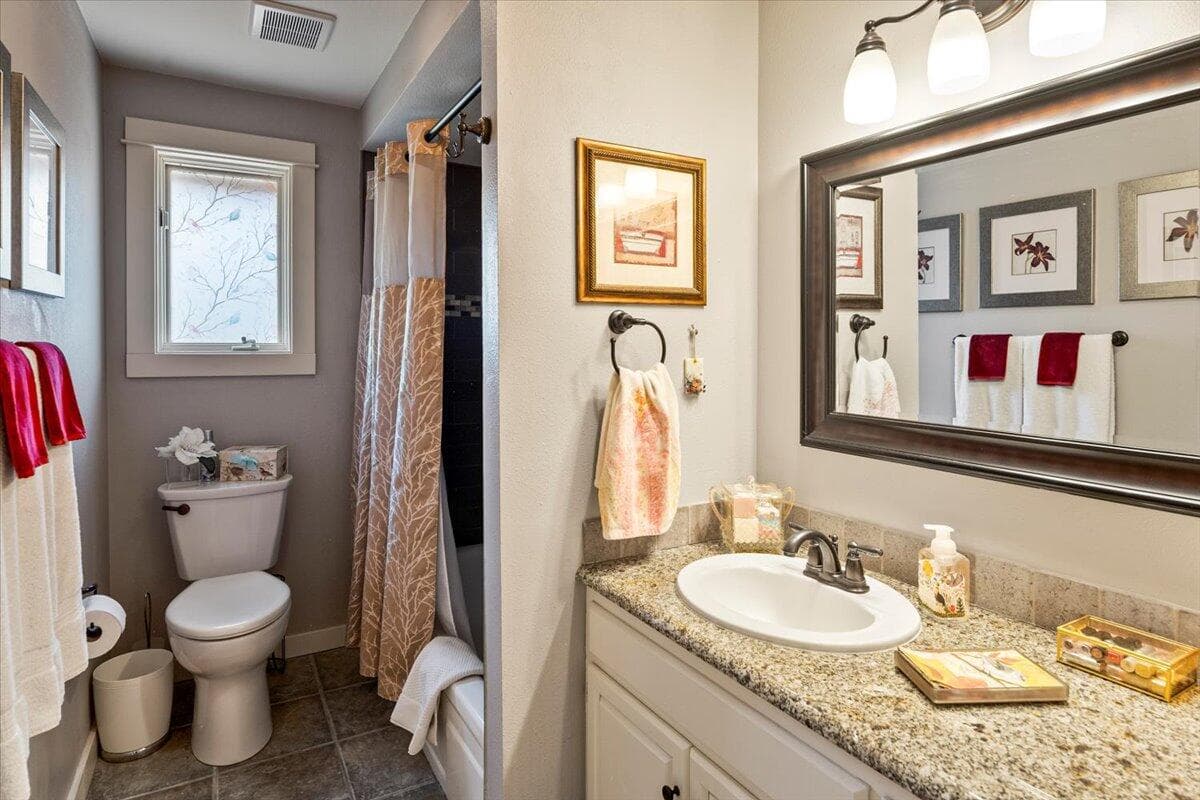 Photo of 325 E Washington Avenue 26 of 50