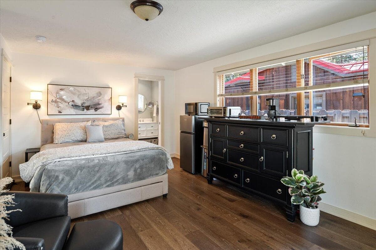 Photo of 325 E Washington Avenue 32 of 50