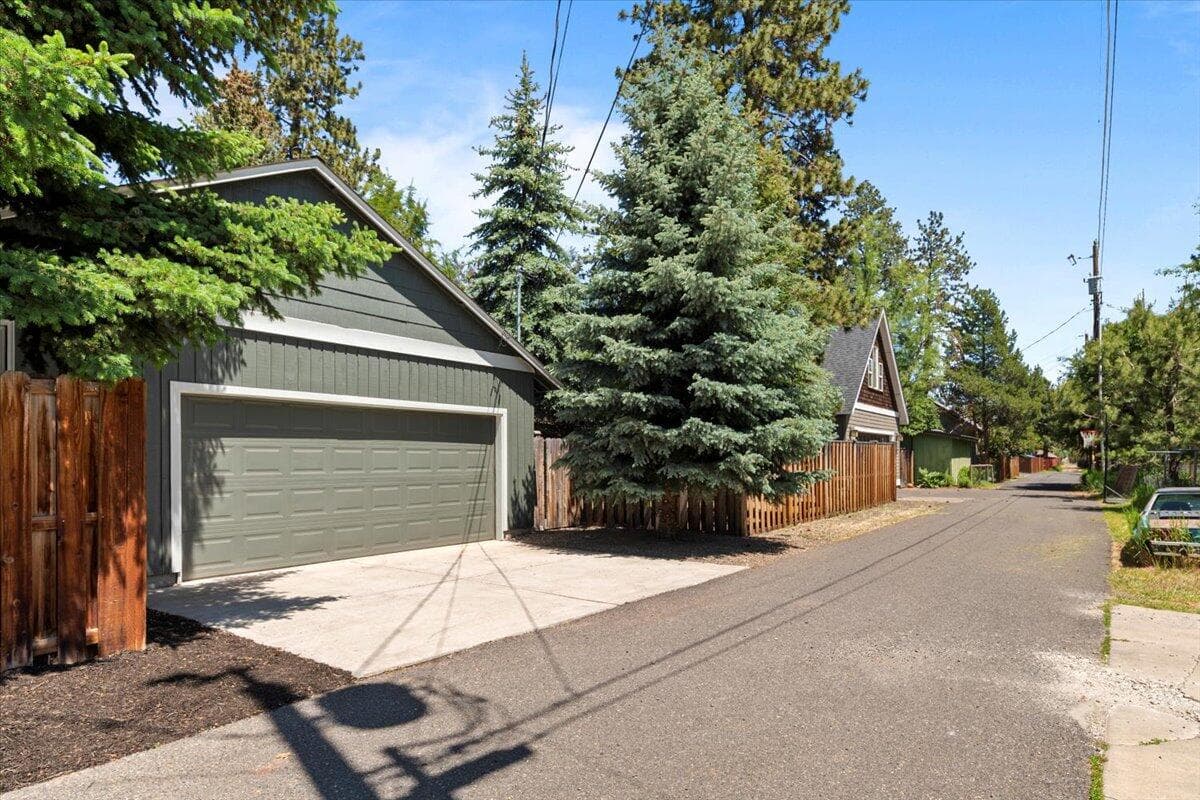 Photo of 325 E Washington Avenue 43 of 50