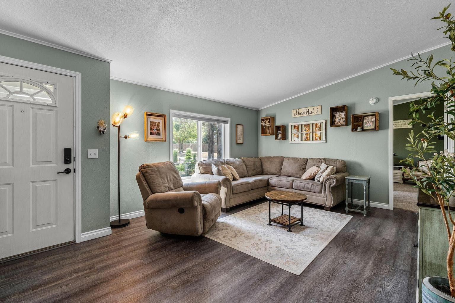 Photo of 2918 SE Teresa Drive 7 of 38