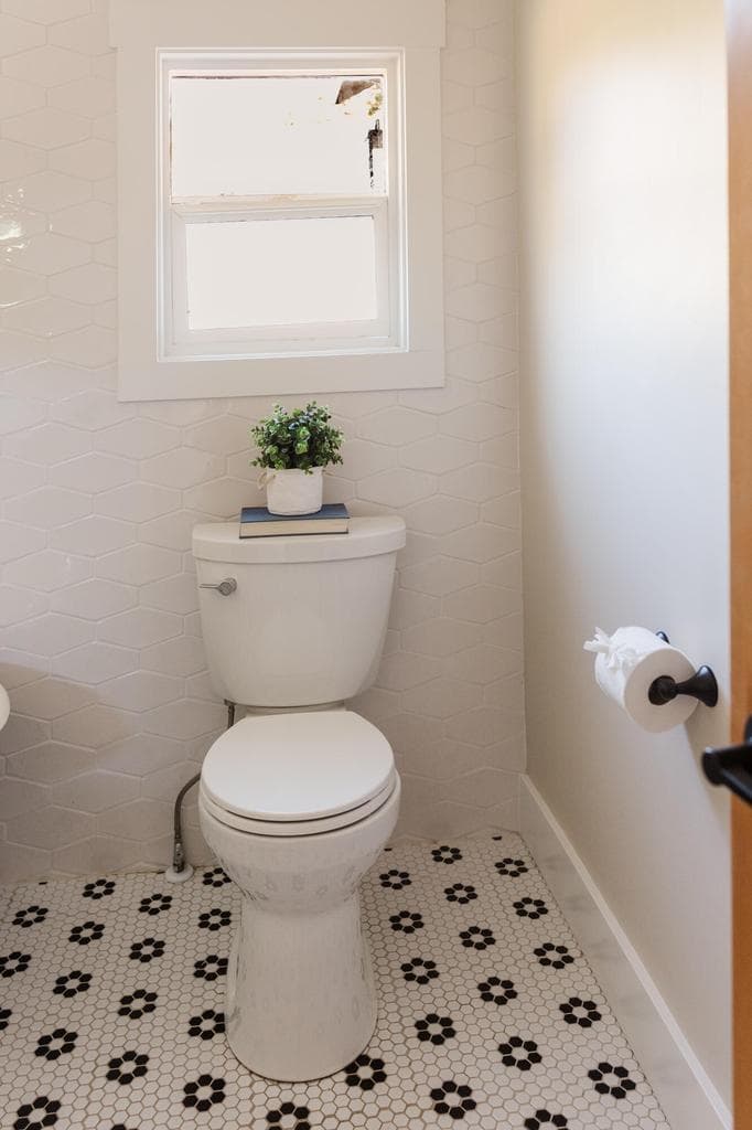 En suite toilet
