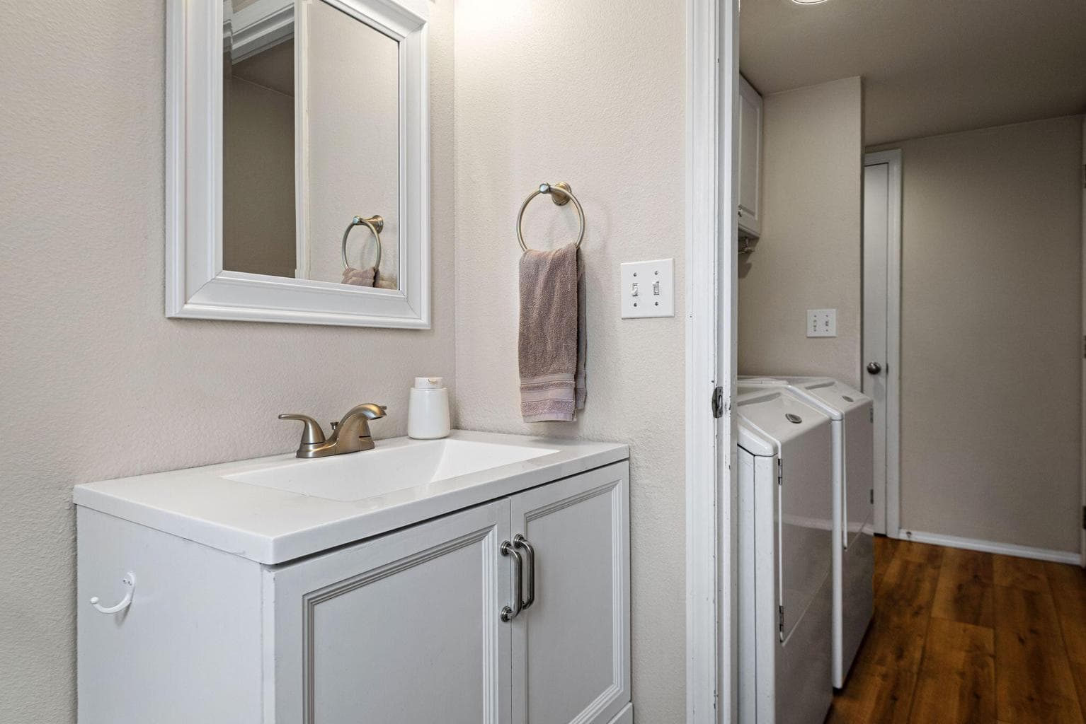 Photo of 1131 NE Locksley Drive 11 of 23