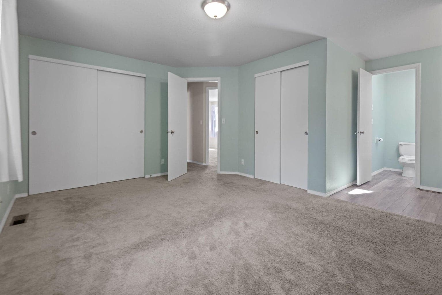 Photo of 1131 NE Locksley Drive 13 of 23