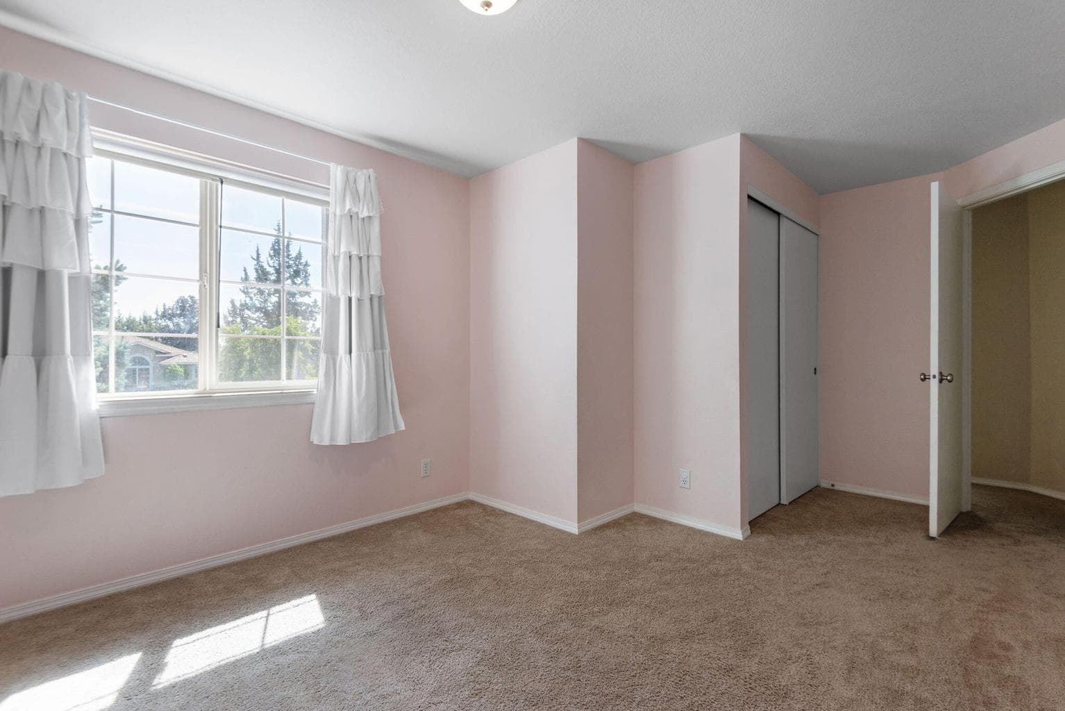 Photo of 1131 NE Locksley Drive 15 of 23