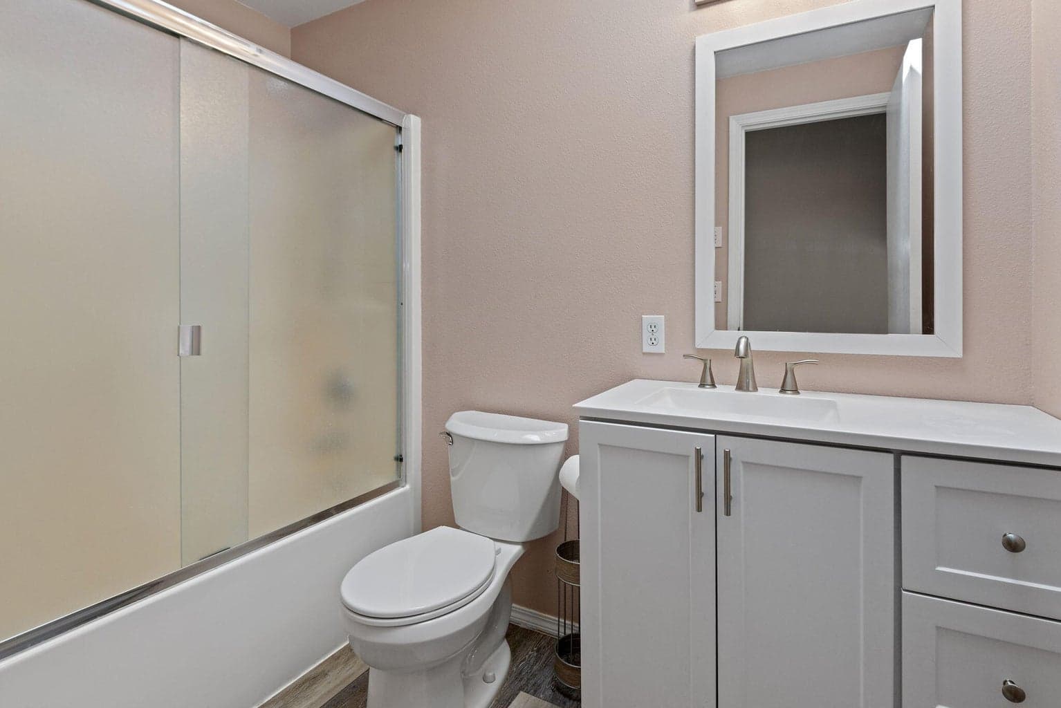 Photo of 1131 NE Locksley Drive 17 of 23