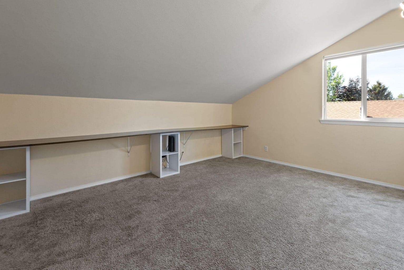 Photo of 1131 NE Locksley Drive 18 of 23