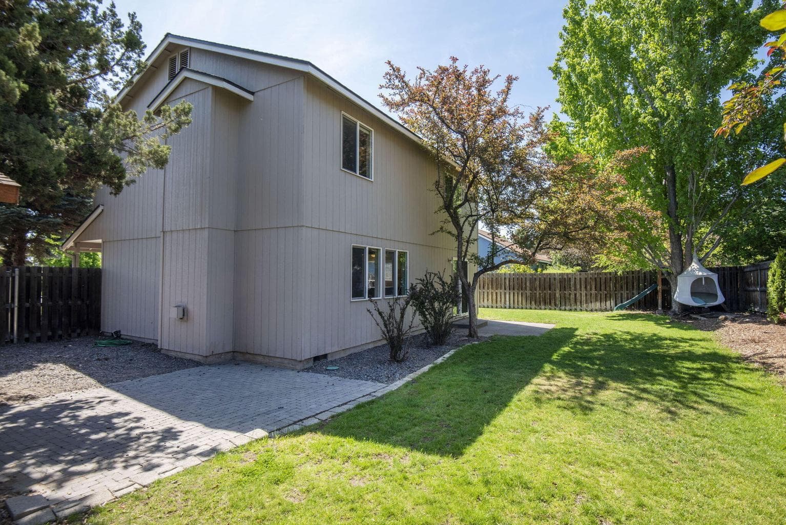 Photo of 1131 NE Locksley Drive 21 of 23