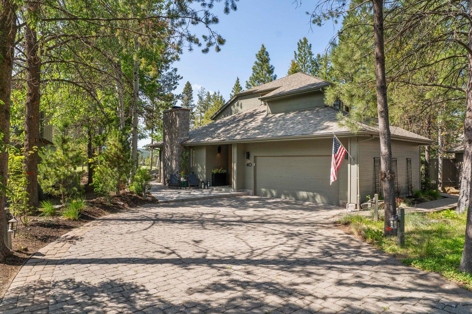 Start making memories in this Sunriver home!