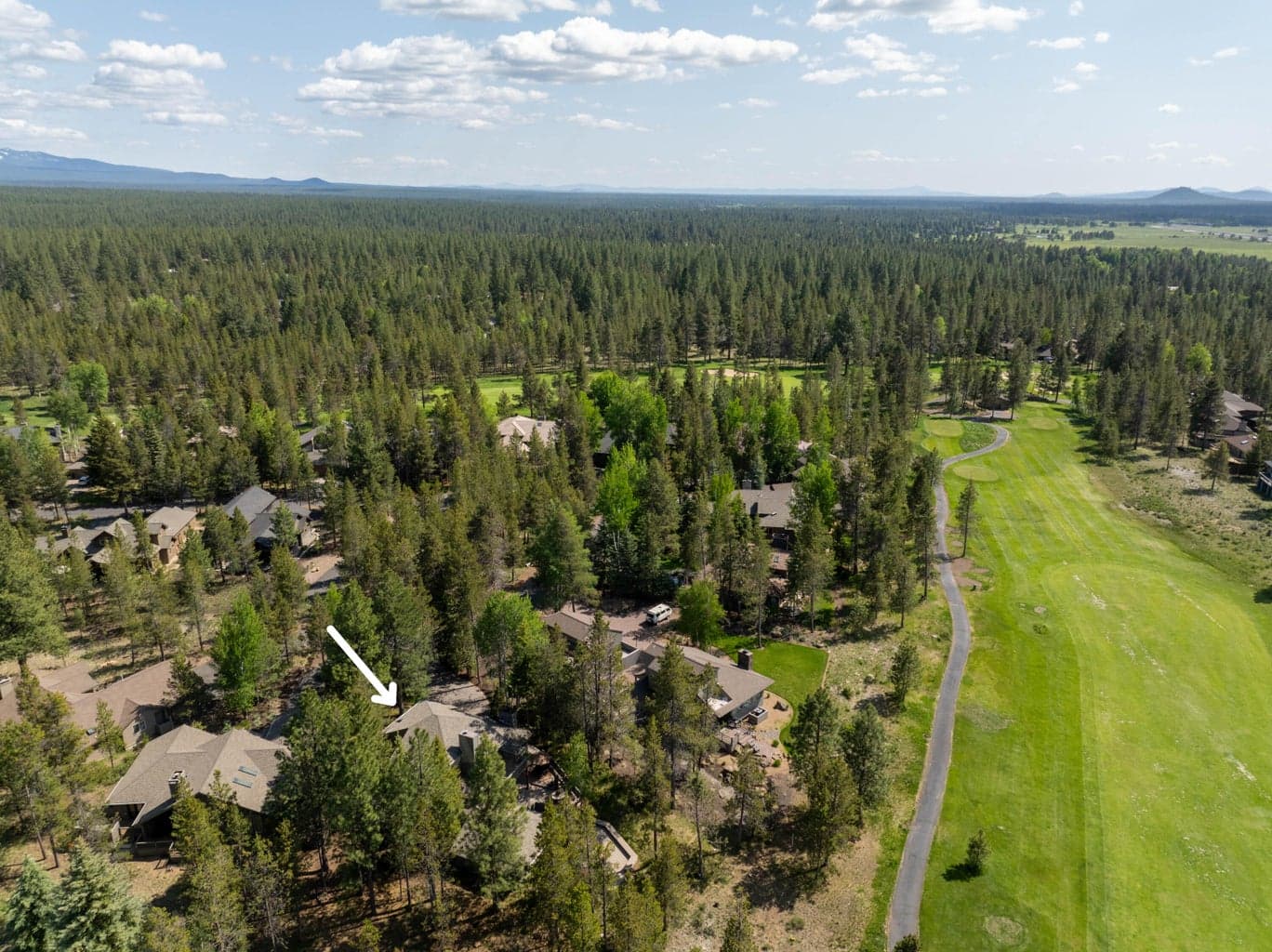 Located in a quiet cul-de-sac in Sunriver’s desirable north end.