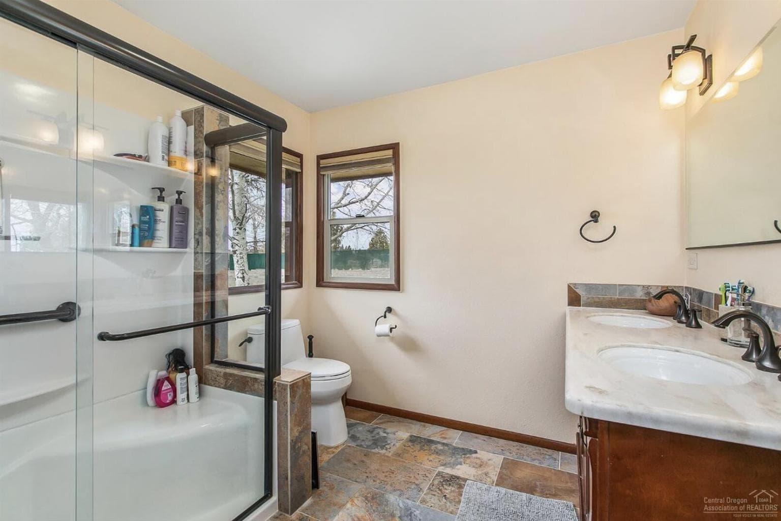 Photo of 640 B 3 of 13
