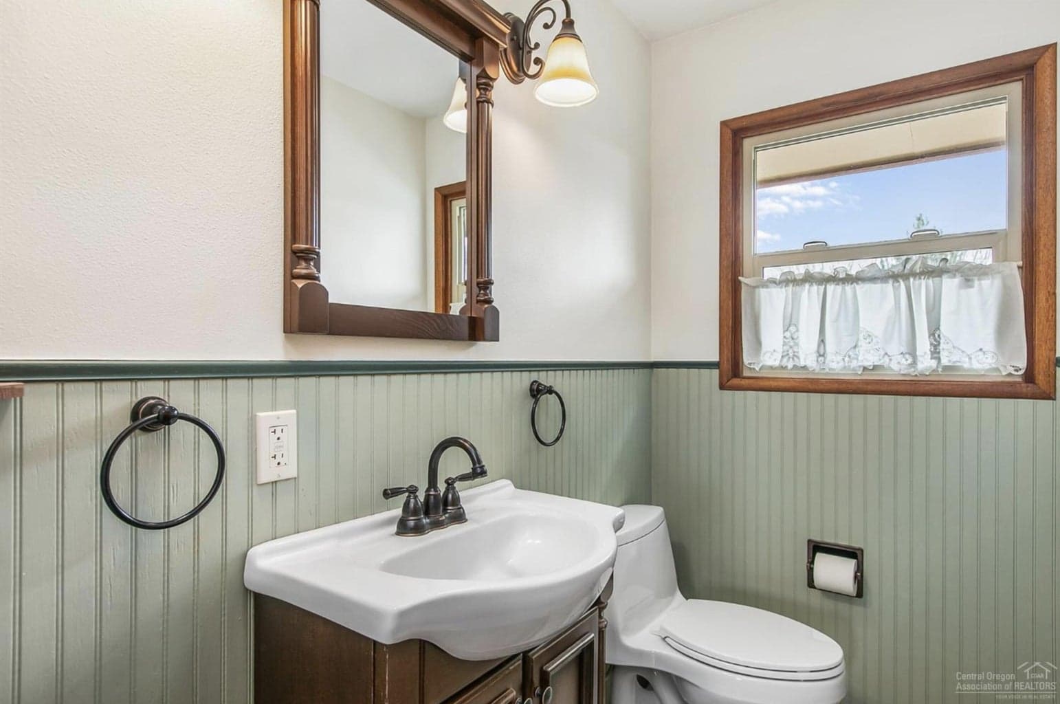 Photo of 640 B 4 of 13
