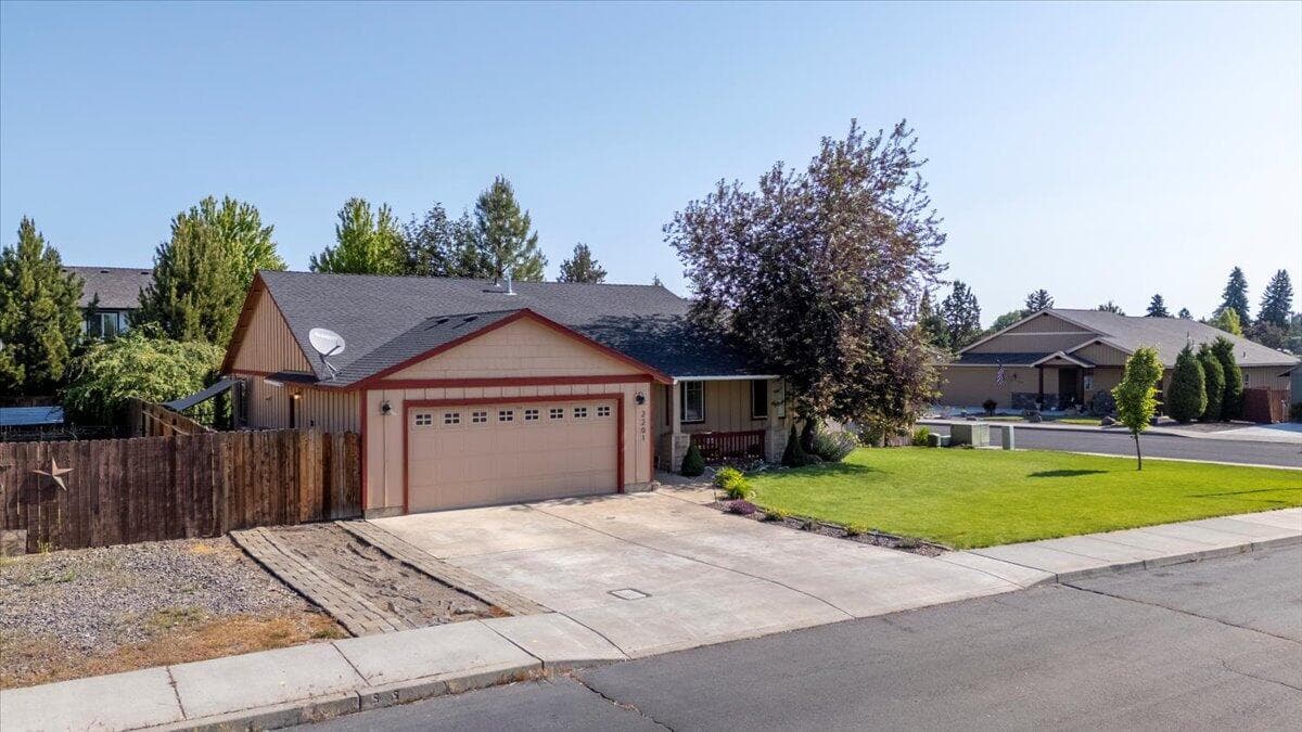 Photo of 2201 Stonehedge 1 of 35