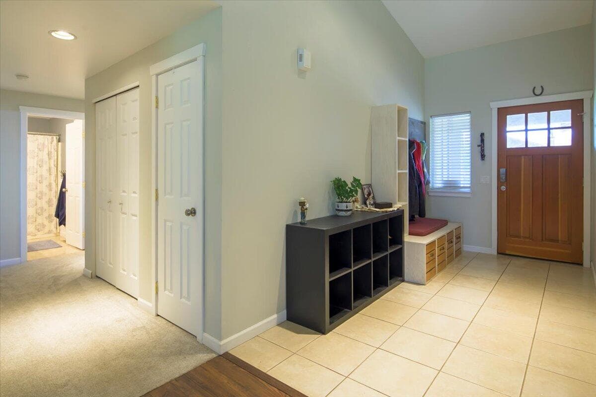 Photo of 2201 SW Stonehedge Court 6 of 35