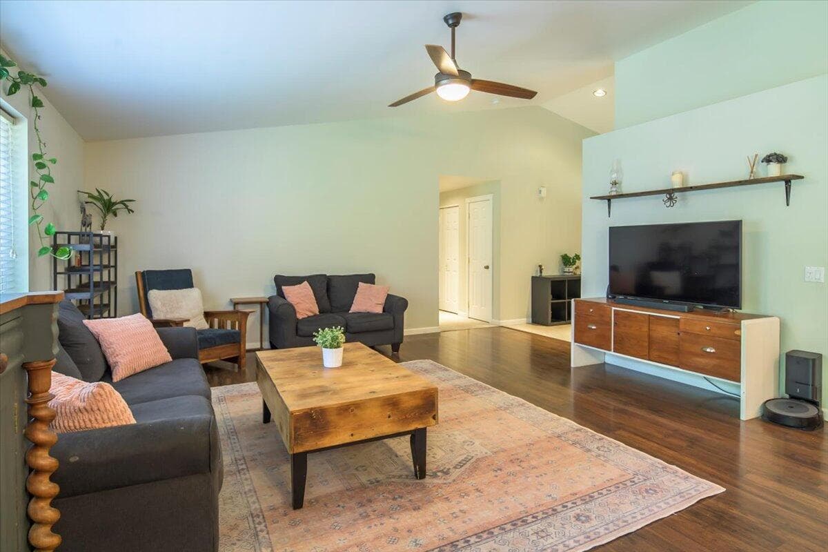 Photo of 2201 SW Stonehedge Court 9 of 35