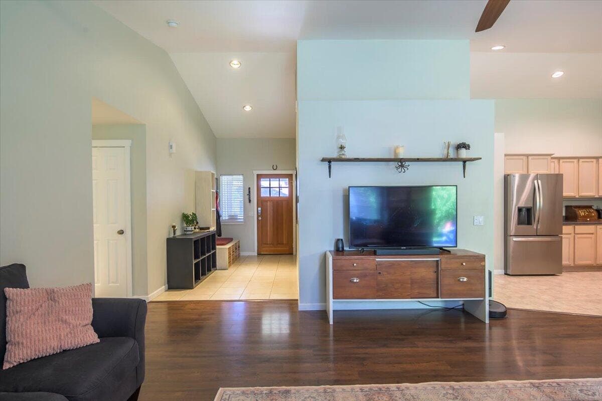 Photo of 2201 SW Stonehedge Court 11 of 35