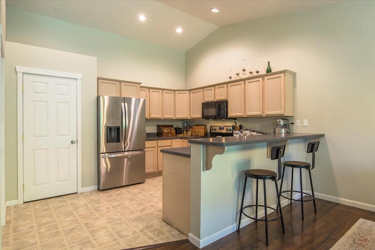 Photo of 2201 SW Stonehedge Court 14 of 35