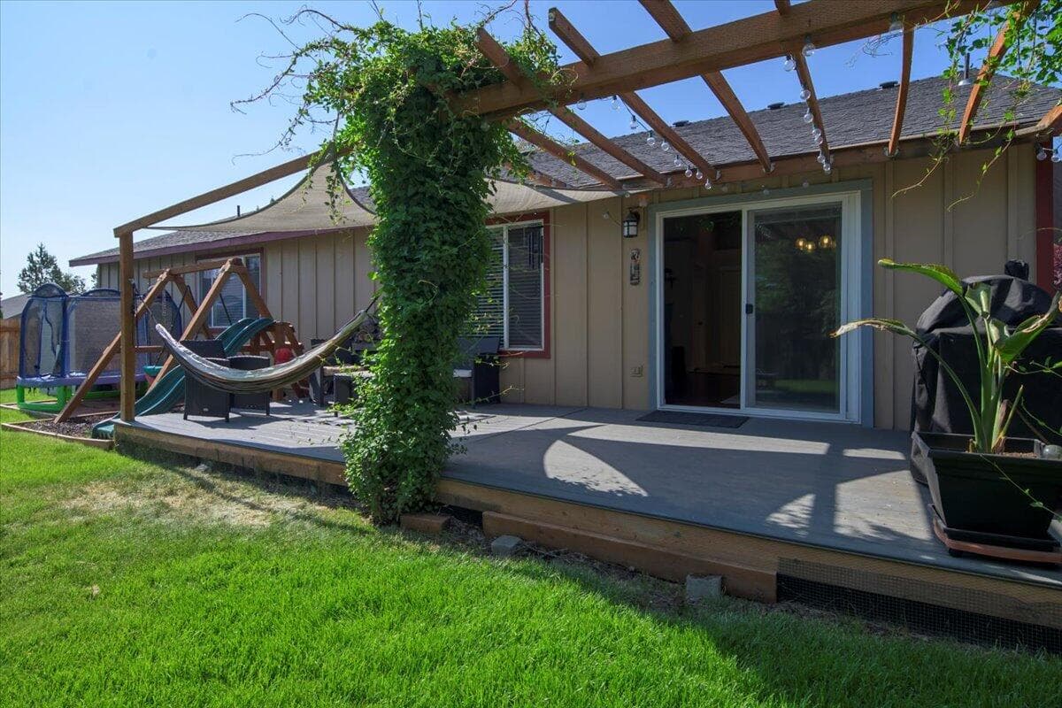 Photo of 2201 SW Stonehedge Court 28 of 35