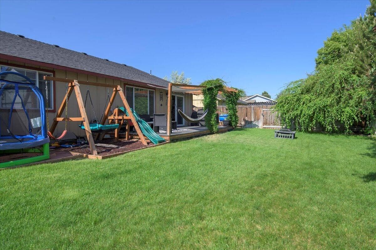 Photo of 2201 SW Stonehedge Court 29 of 35