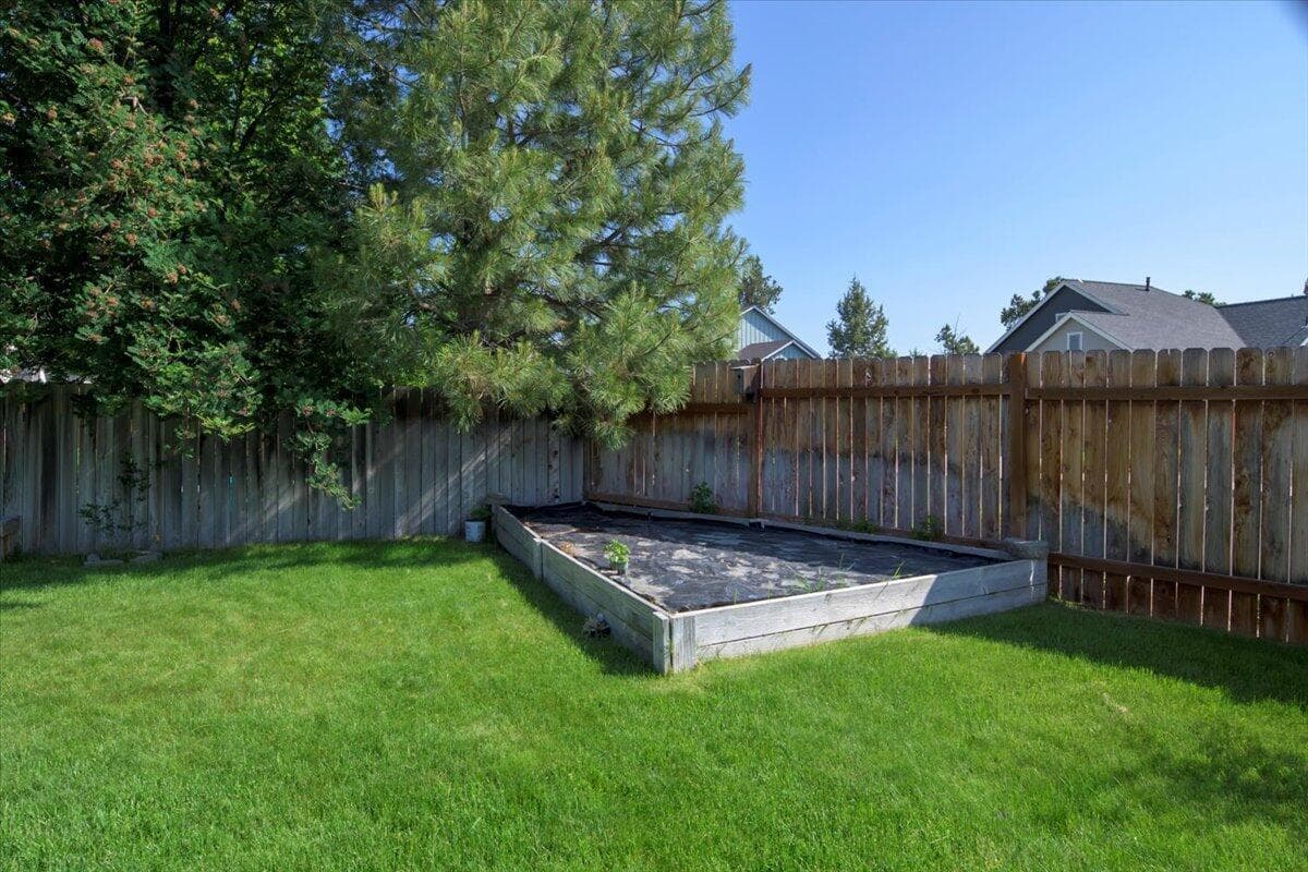 Photo of 2201 SW Stonehedge Court 30 of 35