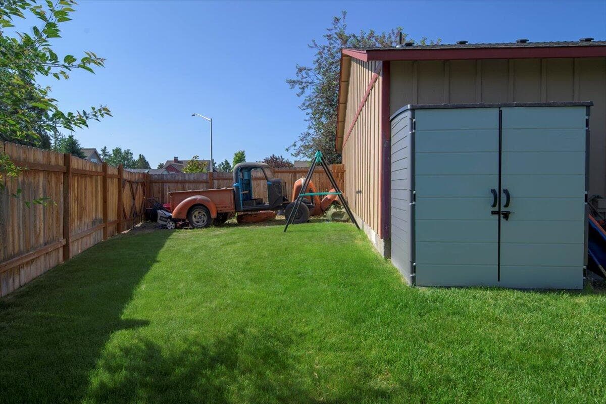 Photo of 2201 SW Stonehedge Court 31 of 35