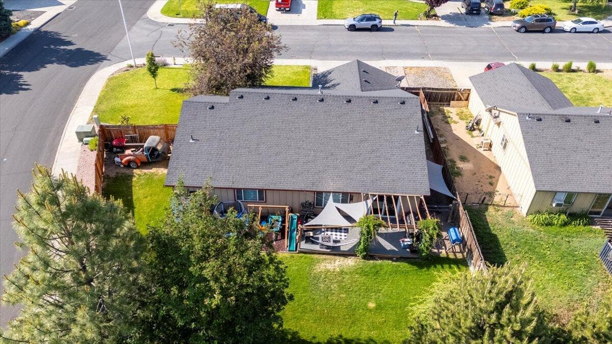 Photo of 2201 SW Stonehedge Court 33 of 35