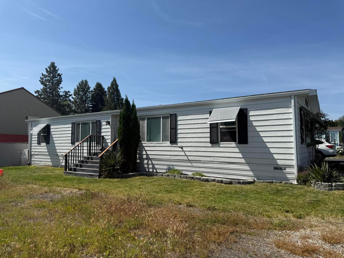 Photo of 4741 6th 1 of 28