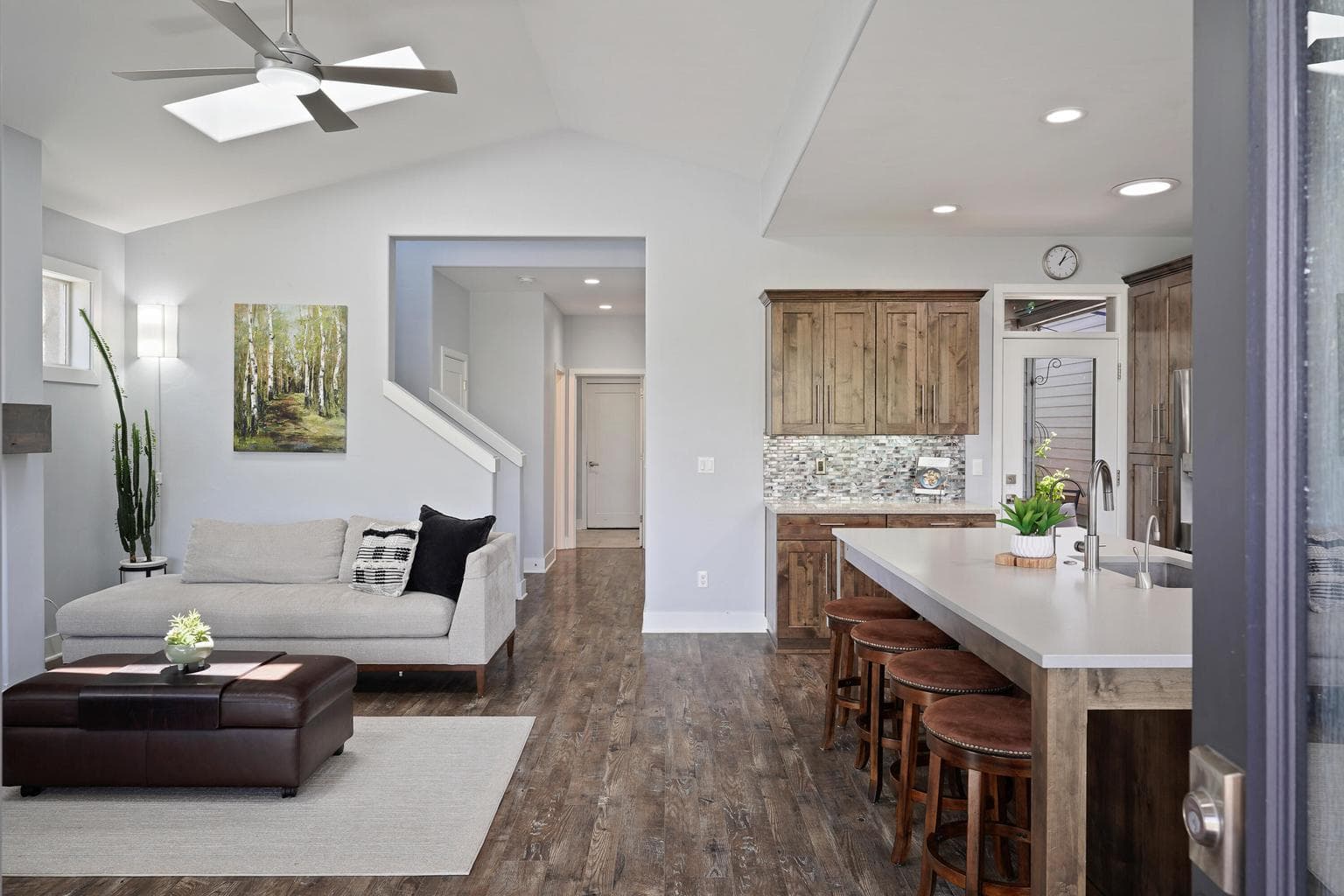 Photo of 20839 Gateway Drive 6 of 41