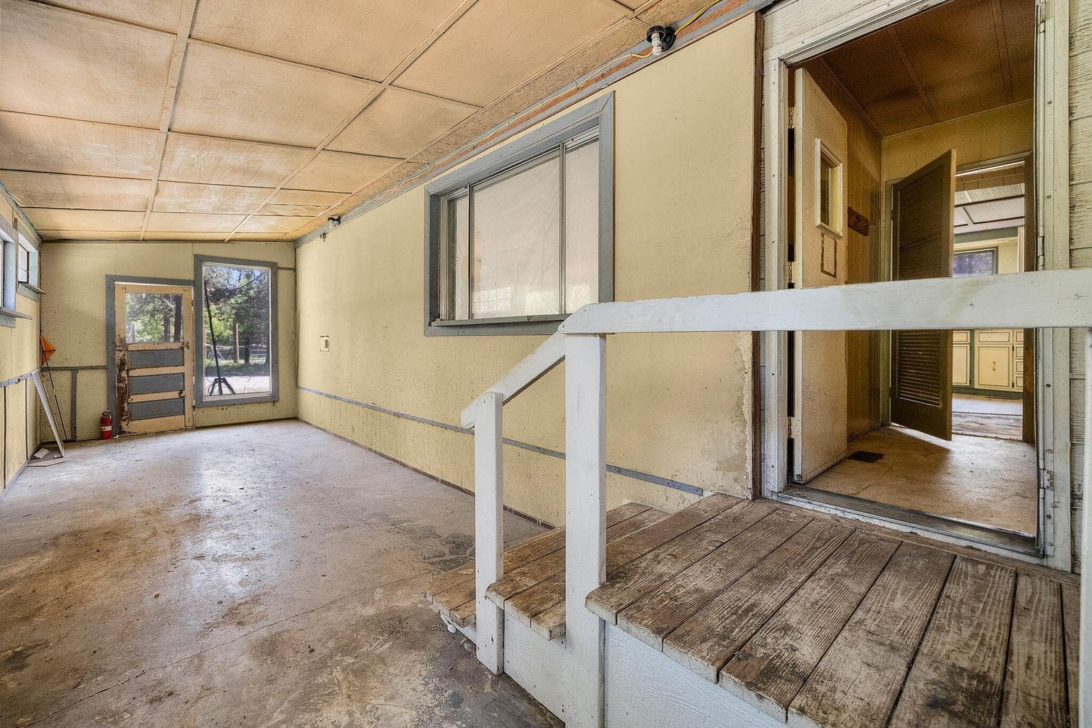 enclosed back porch/patio