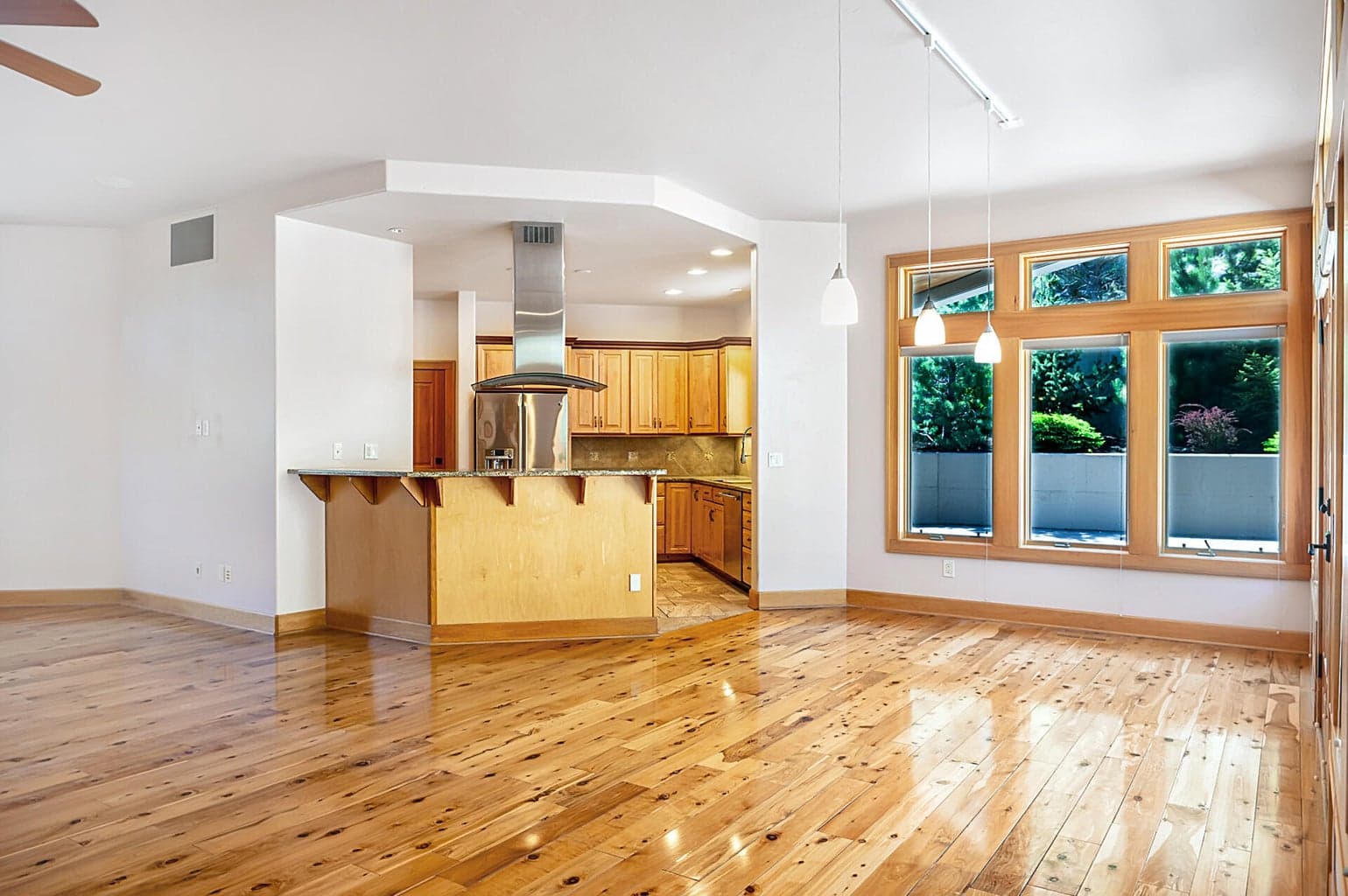 Photo of 3145 NW Colonial Drive 10 of 46