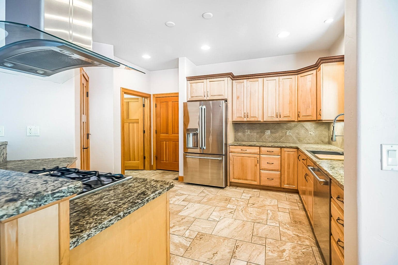 Photo of 3145 NW Colonial Drive 12 of 46