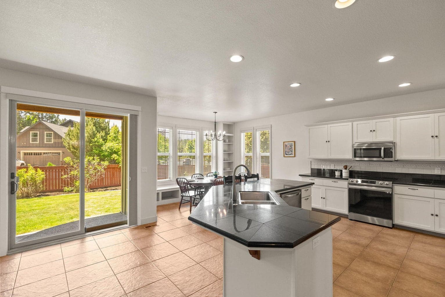 Photo of 2287 NW Meadow Court 11 of 57