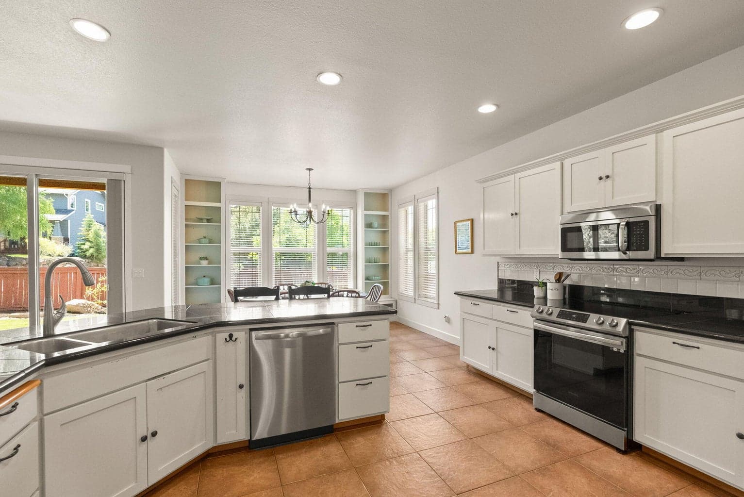 Photo of 2287 NW Meadow Court 14 of 57